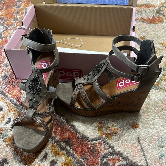 Pop Palm Tree Grey Distress Wedges NWT - Picture 4 of 5
